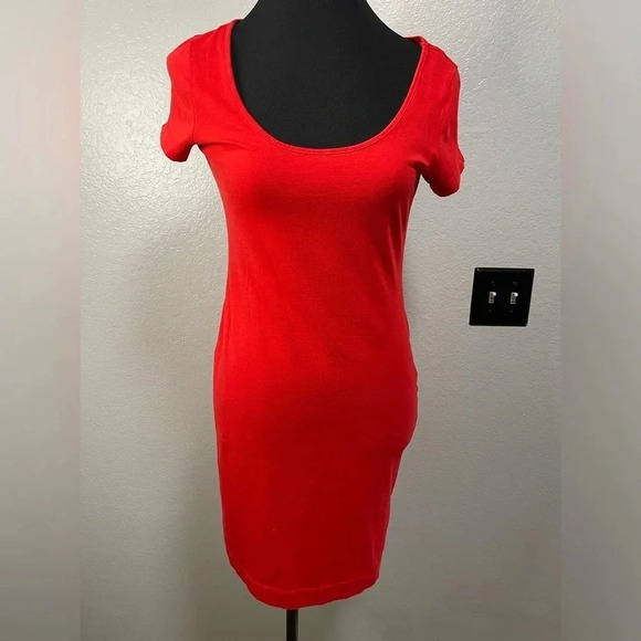 H&M Women’s Short Red Basic Bodycon Scoop Neck Dress Medium - Picture 1 of 5